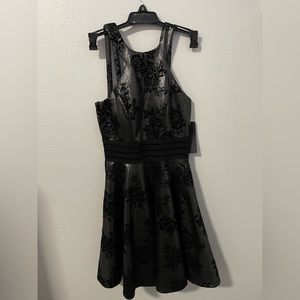 new w tags black dress